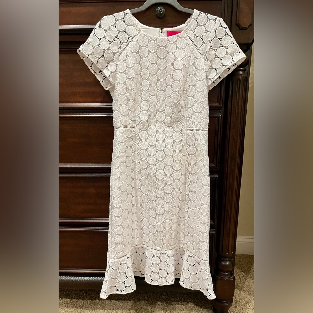 Beautiful New with Tags Lilly Pulitzer white polka dot lace fitted dress- size 4